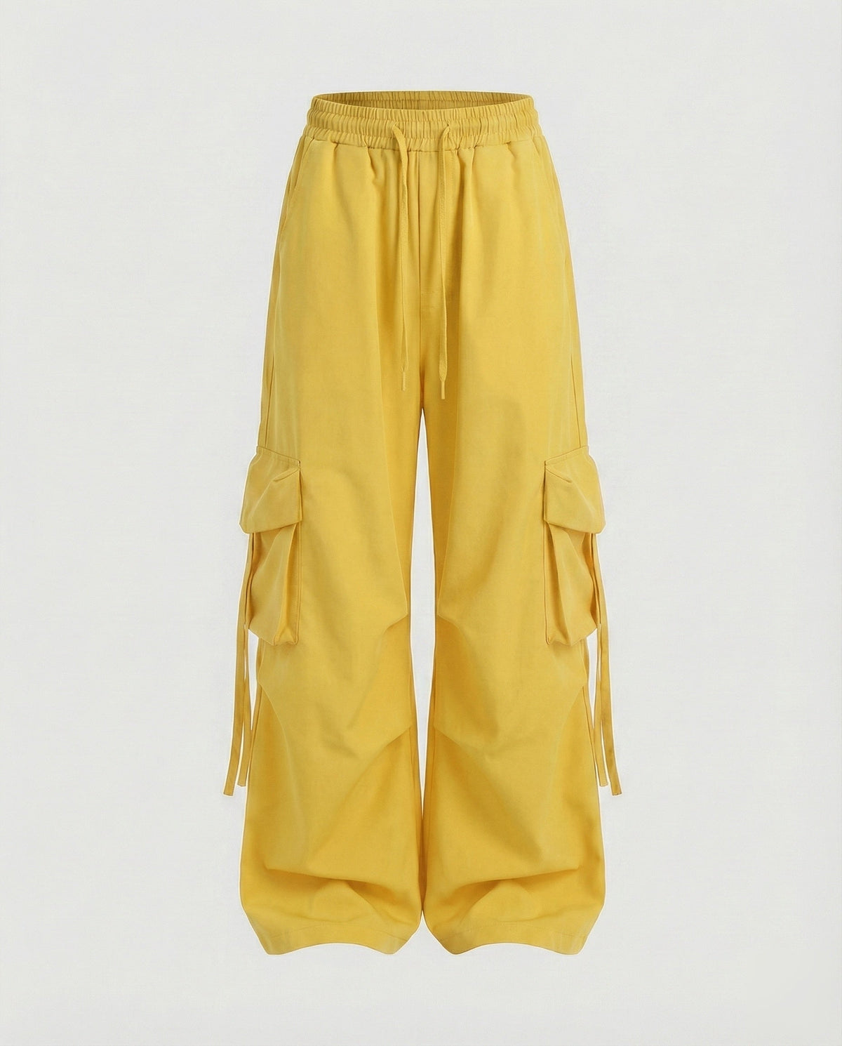 Detailansicht der Cargotaschen an einer Damen-Baggyhose