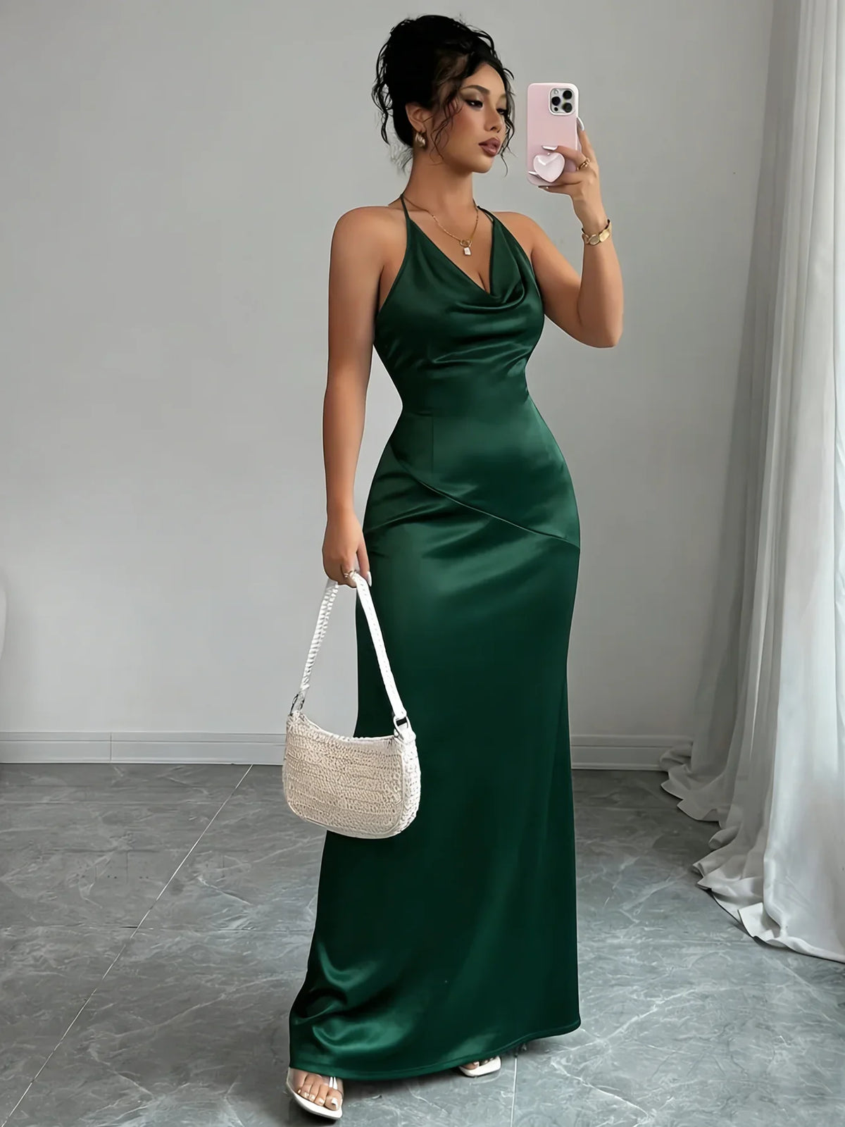 Elegantes Maxikleid für Damen mit weich fallendem Wasserfallausschnitt
