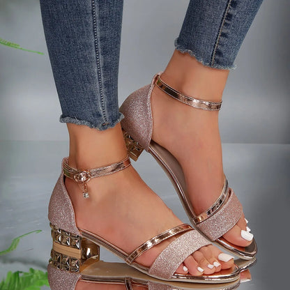 Bequeme Damen Sandalen für den Alltag in Vorderansicht