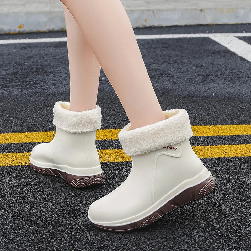 Rückansicht der Damen-Gummistiefel mit mittelhohem Schaft