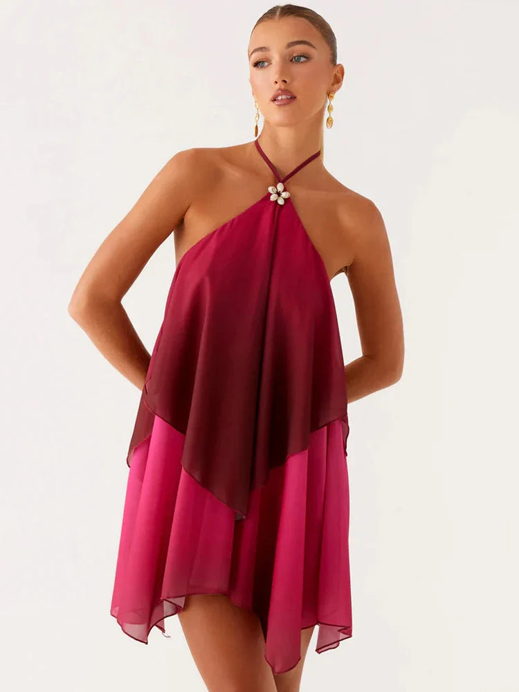 Elegantes kurz geschnittenes Kleid mit pinkfarbenem Farbverlauf und Rüschen