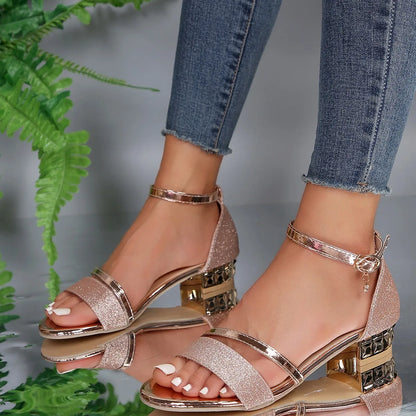 Detailansicht der Damen Sandalen mit weitem Fußbett
