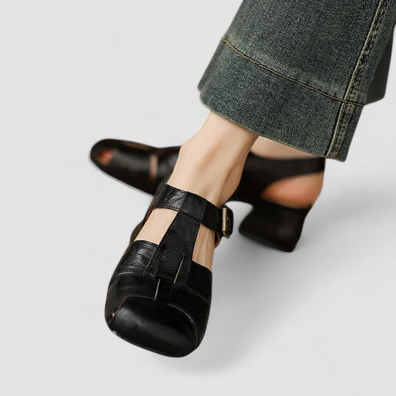 Detail des Vorderbereichs der Damen Mary Jane Schuhe mit runder Kappe