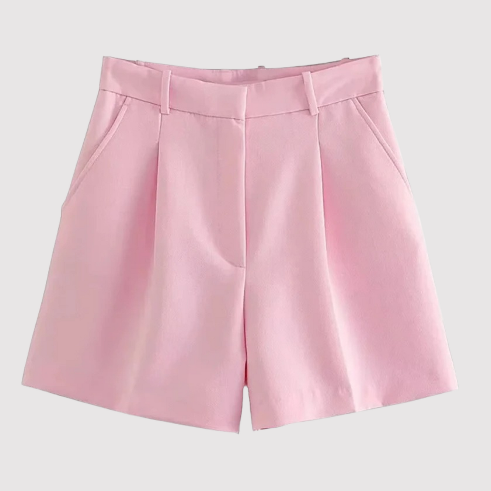 Damen Shorts mit hohem Bund und Falten im cleanen Studio seitlich gezeigt