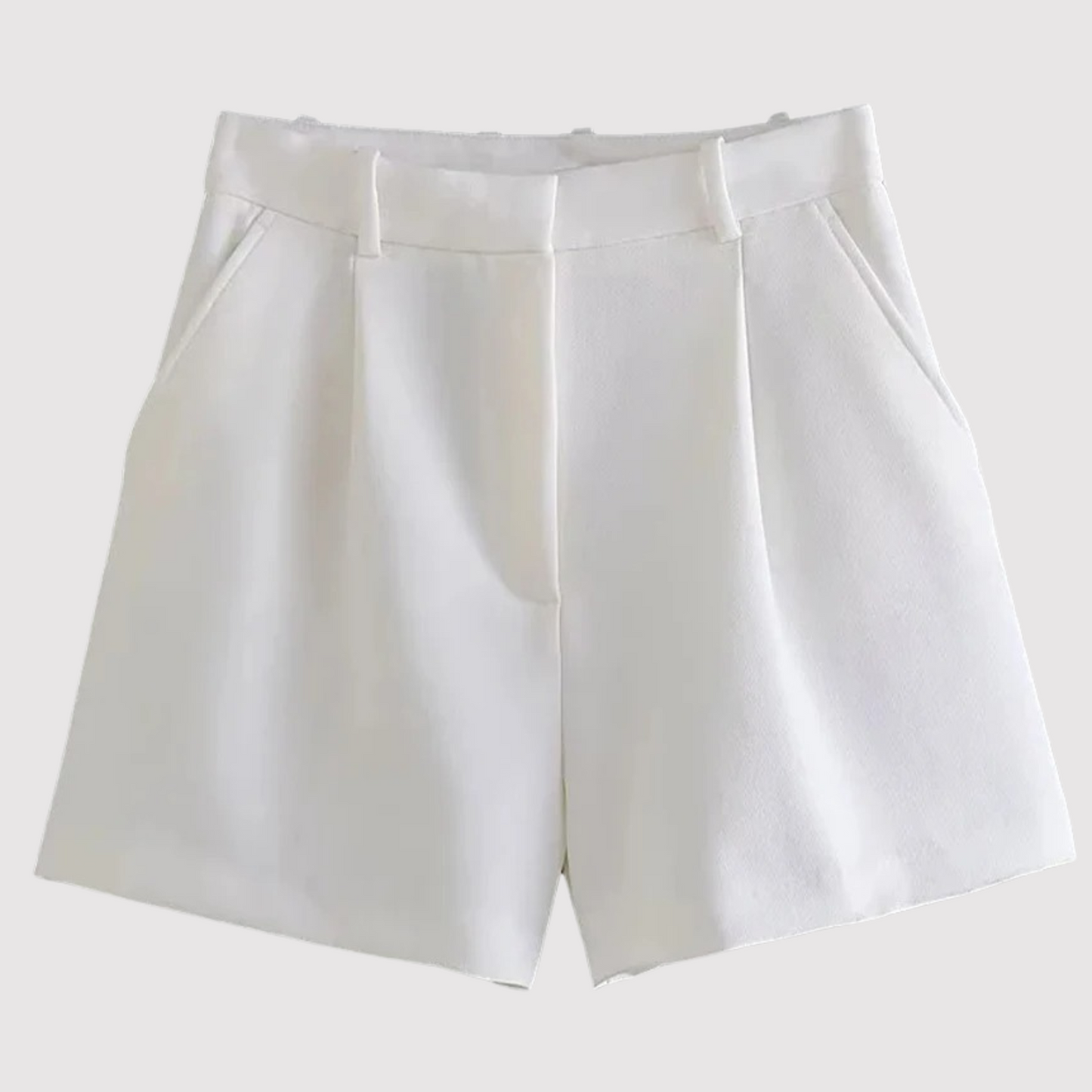 Damen High Waist Shorts mit Falten als Nahaufnahme von Bund und Stoffstruktur