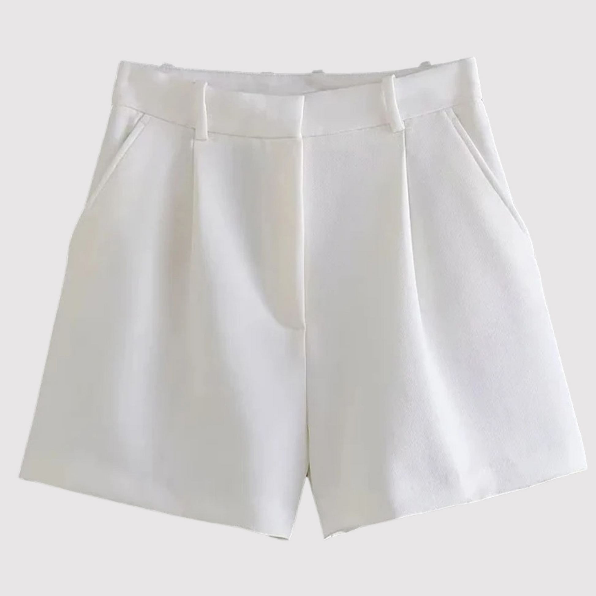 Damen High Waist Shorts mit Falten als Nahaufnahme von Bund und Stoffstruktur