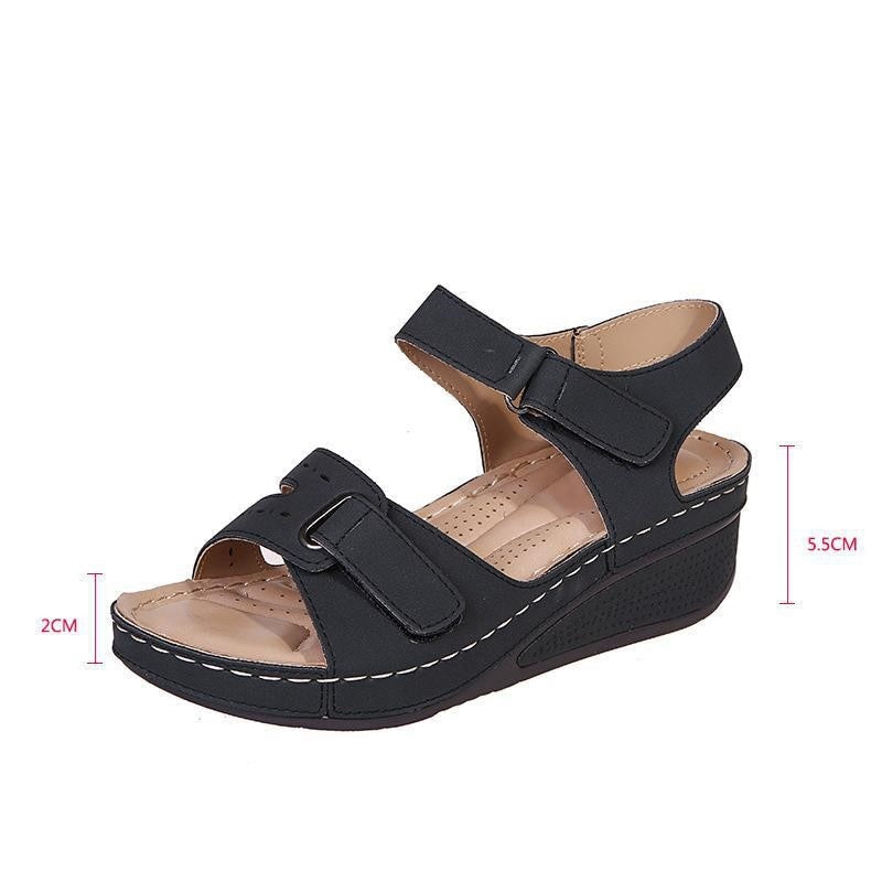 Orthopädische Damen Sandalen mit Fußgewölbestütze in Nahaufnahme