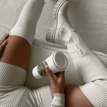 Modische Stretchstiefel für Damen in Seitenansicht
