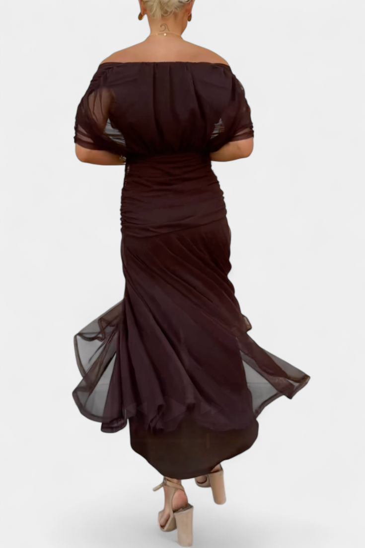 Florales Damenkleid mit langem, fließendem Schnitt