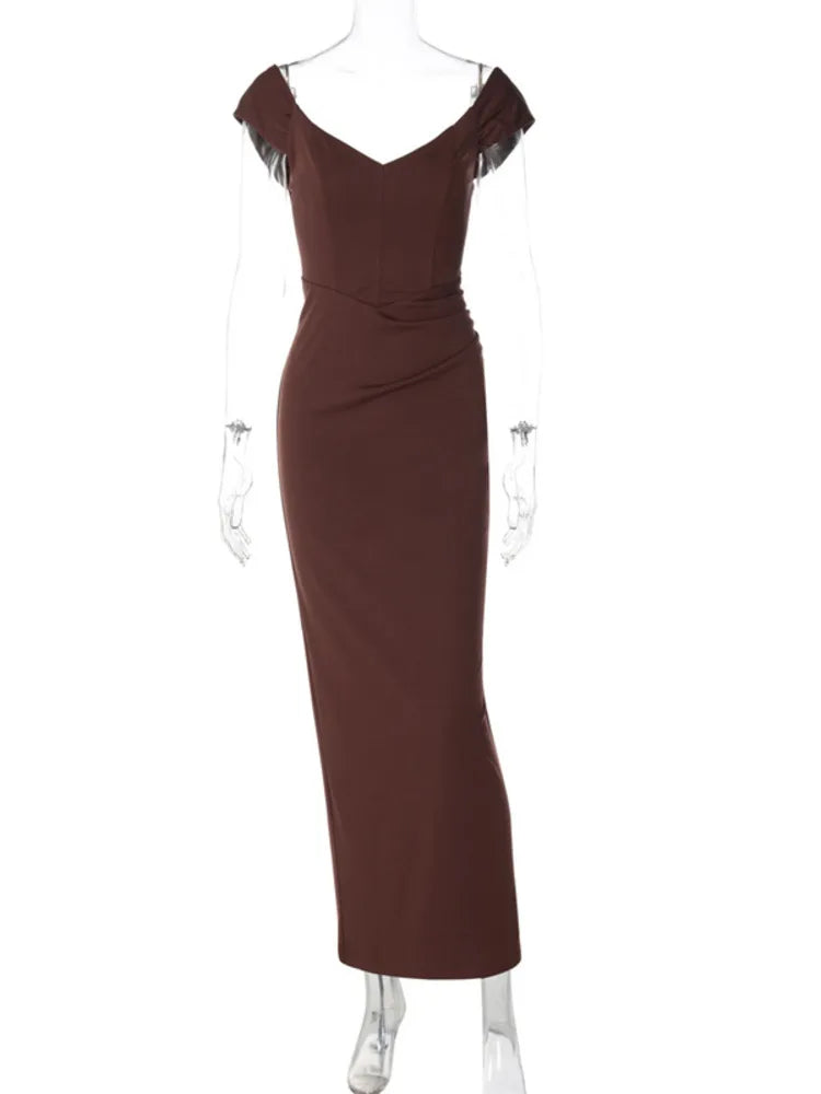 Festliche Damenmode mit femininem Maxikleid