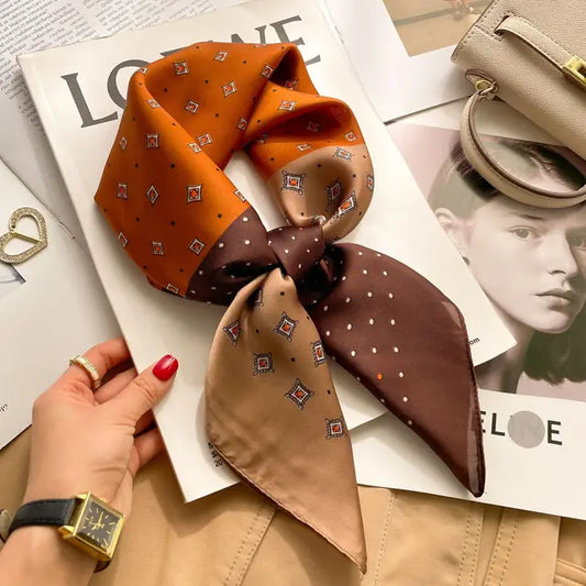 Elegantes Seidentuch mit Muster