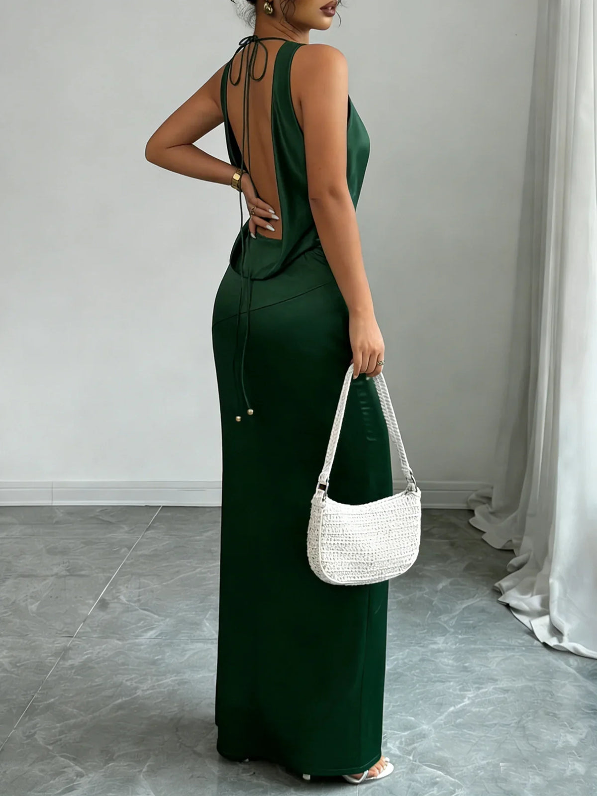 Damen-Abendkleid in Maxilänge mit stilvollem Wasserfallausschnitt