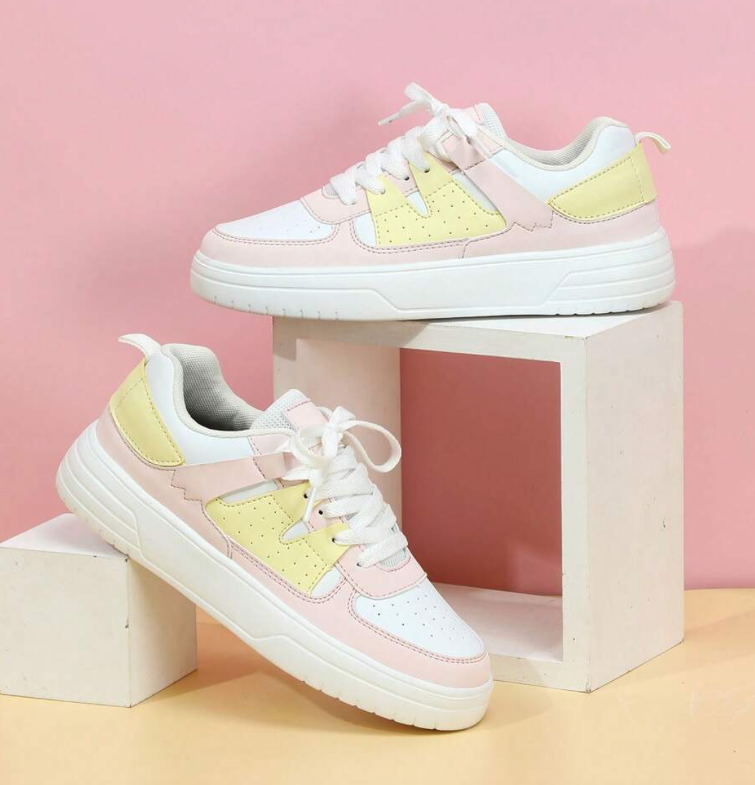 Damen-Sneaker mit stabiler Laufsohle in Nahaufnahme