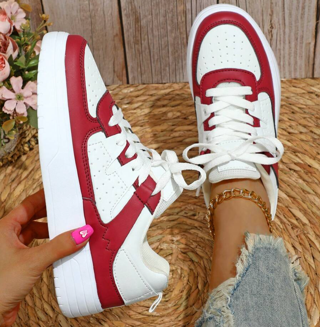Damen-Sneaker mit Profilsohle in Unteransicht