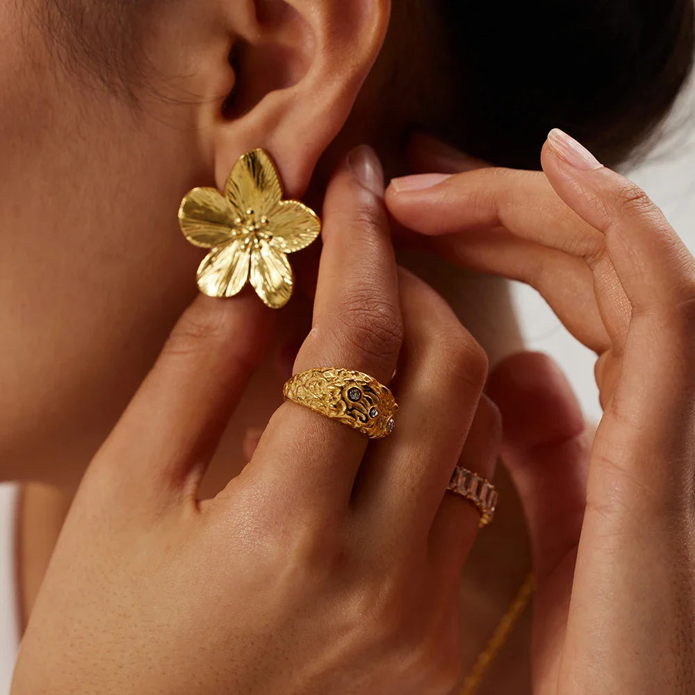 Hypoallergene Vintage-Blumenstecker, 18k vergoldet