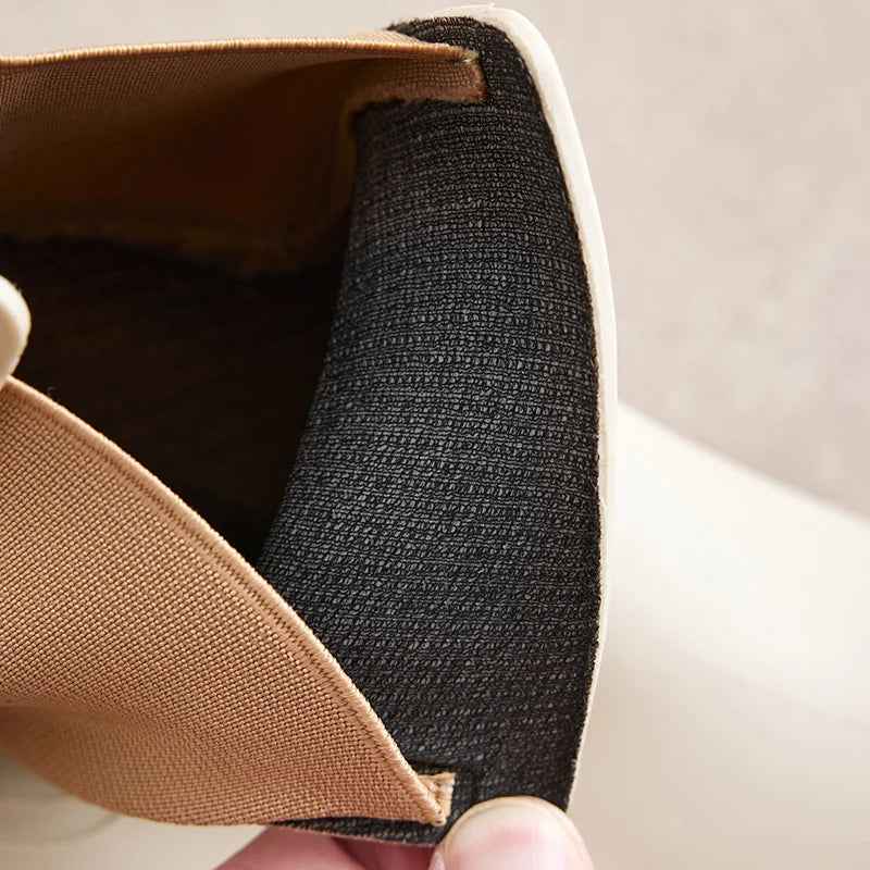 Detailansicht der Oberfläche der wasserdichten Gummistiefel