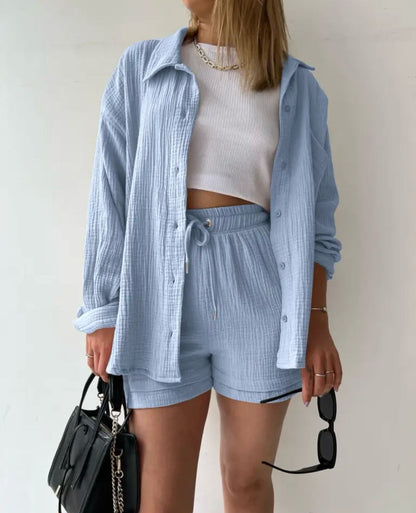 Damen-Sommer-Set mit plissierter Struktur und stilvollem Knopfdetail