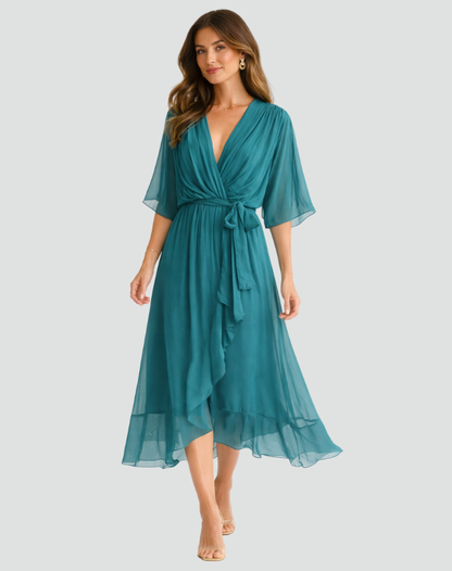 Langes Damenkleid mit klassischer Wickelfront