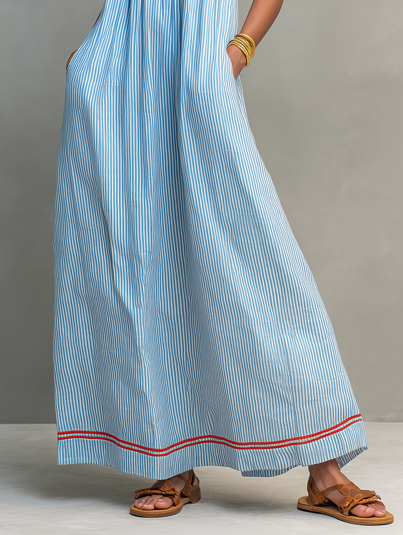 Gestreiftes Maxikleid mit Spaghettiträgern