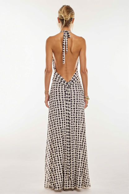 Damen Maxikleid mit Halterneck und rückenfreiem Schnitt in Ganzansicht