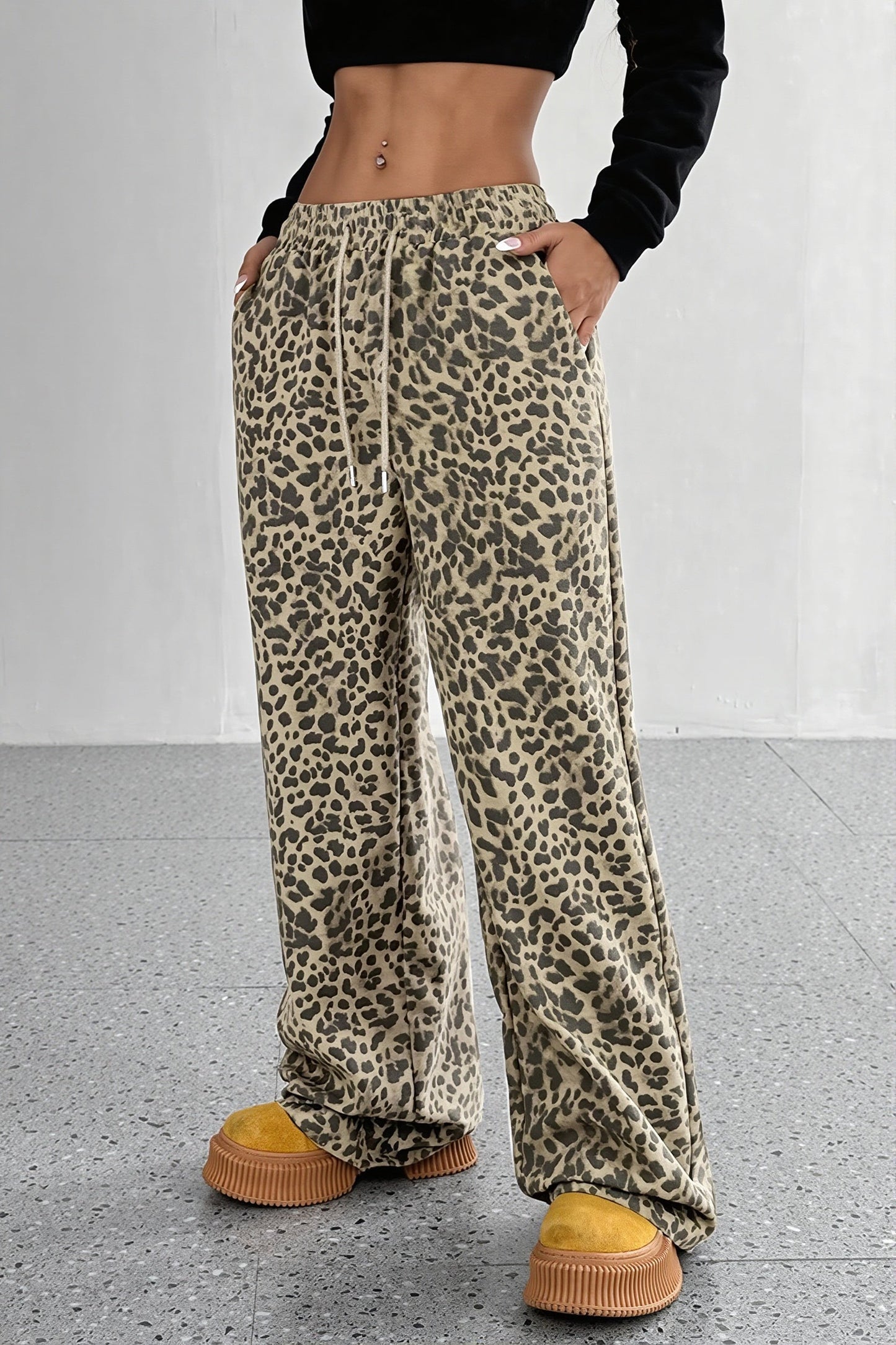 Damen Wide-Leg-Hose mit Leo-Muster, Rückansicht