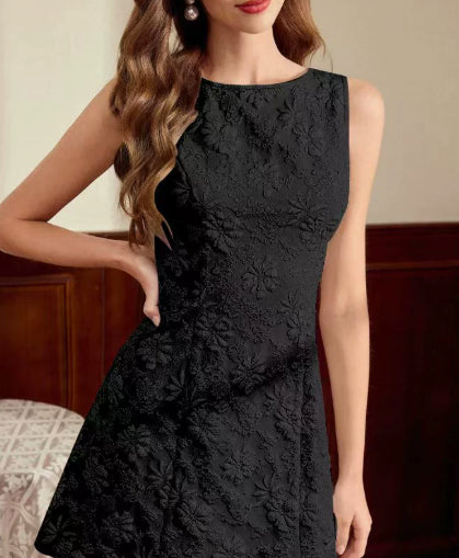 Damenkleid in Midilänge mit floralem Jacquard und taillierter Silhouette