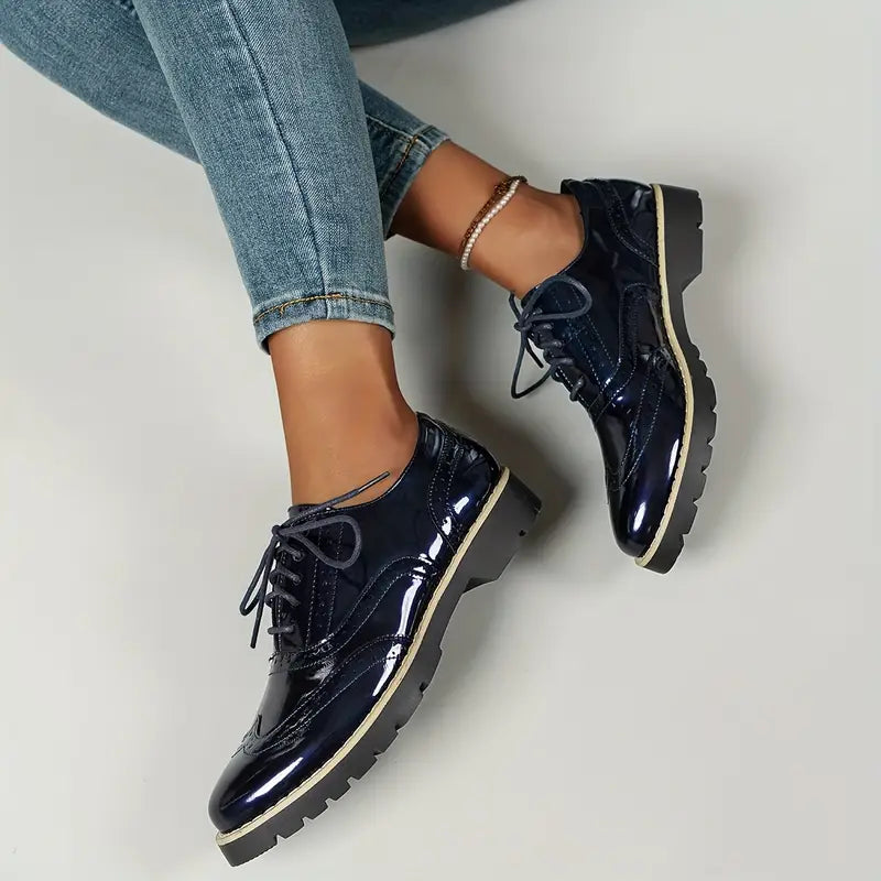Damen Oxford-Schuhe mit Schnürung und Lack-Finish von oben