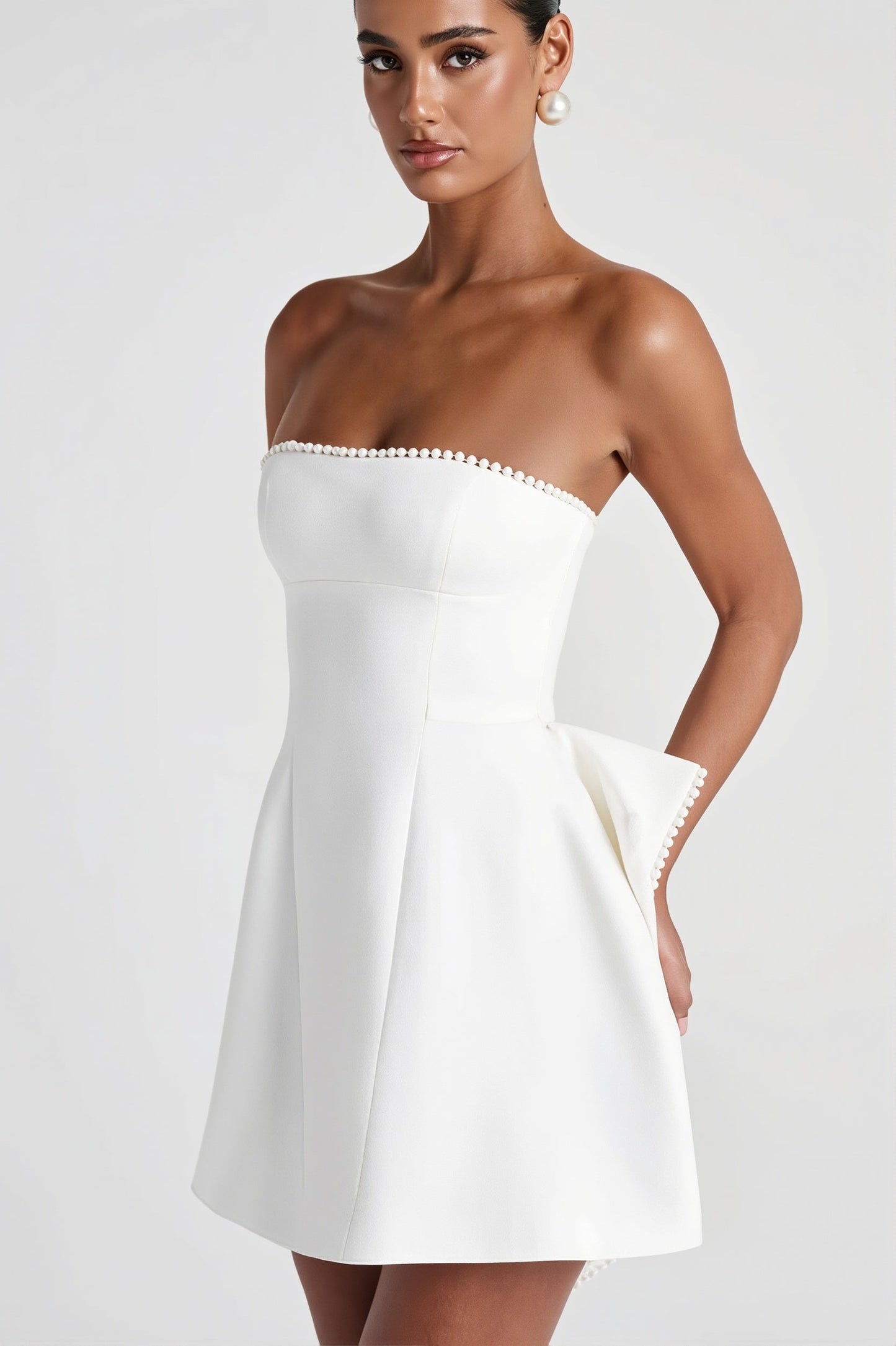 Damen Mini Kleid mit großer Schleife am Rücken und A-Linien-Schnitt