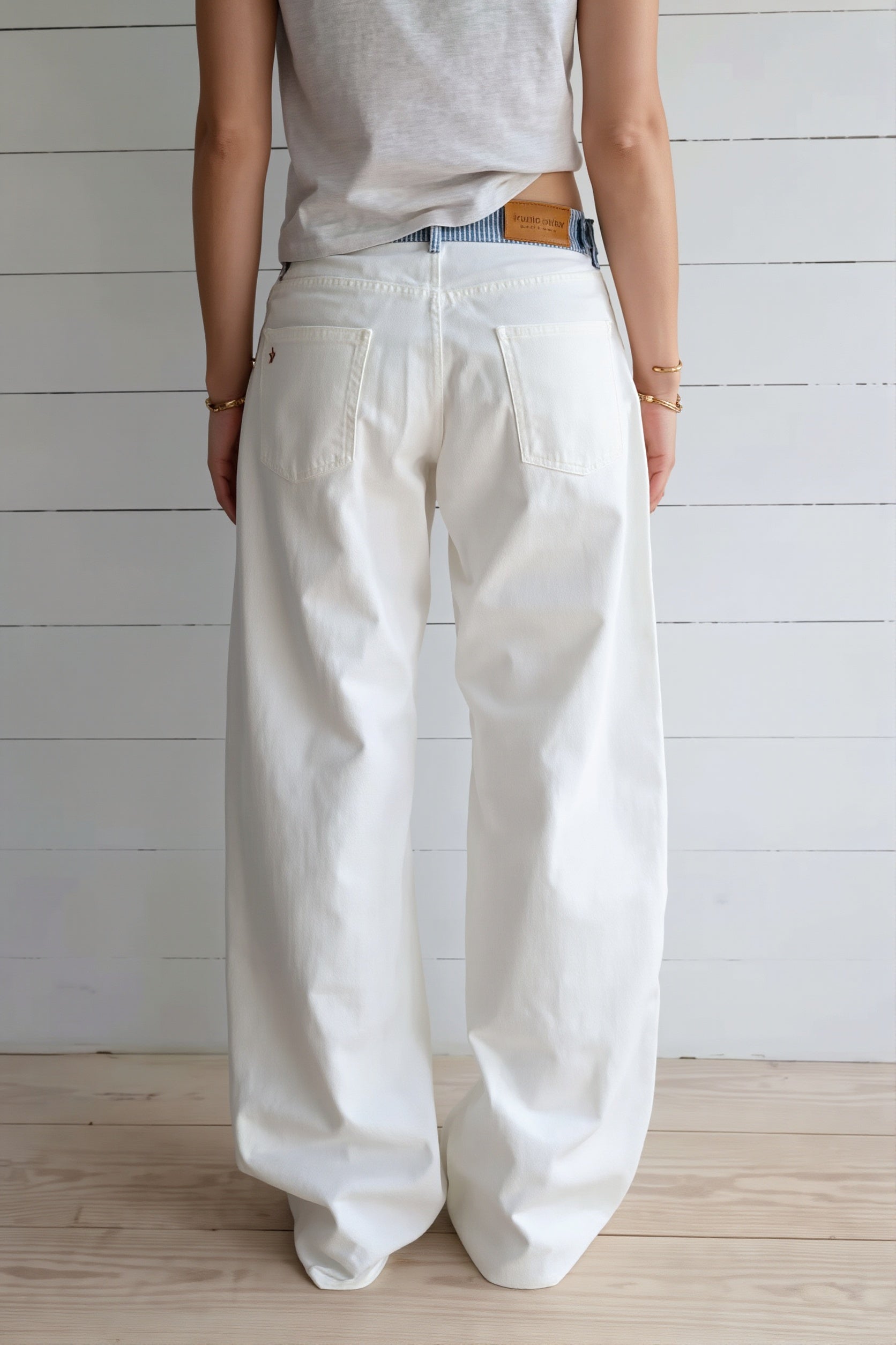 Damen Straight-Leg-Hose mit Kontrastband in Rückansicht