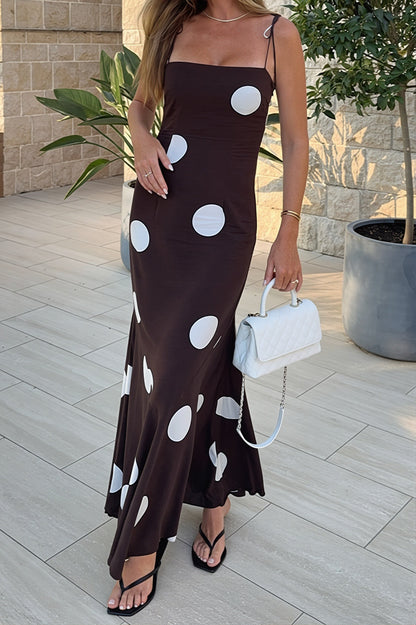 Damen Maxikleid mit gepunktetem Muster in seitlicher Ansicht