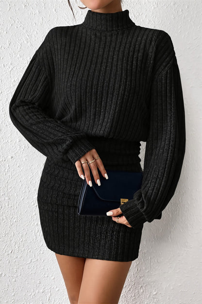 Seitenansicht des Damen-MinKleids mit Rollkragen