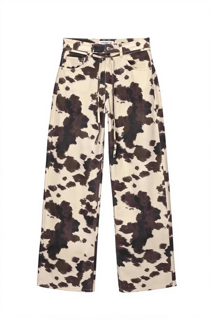 Damen Straight Leg Jeans mit Kuhprint als kompletter Mode-Look