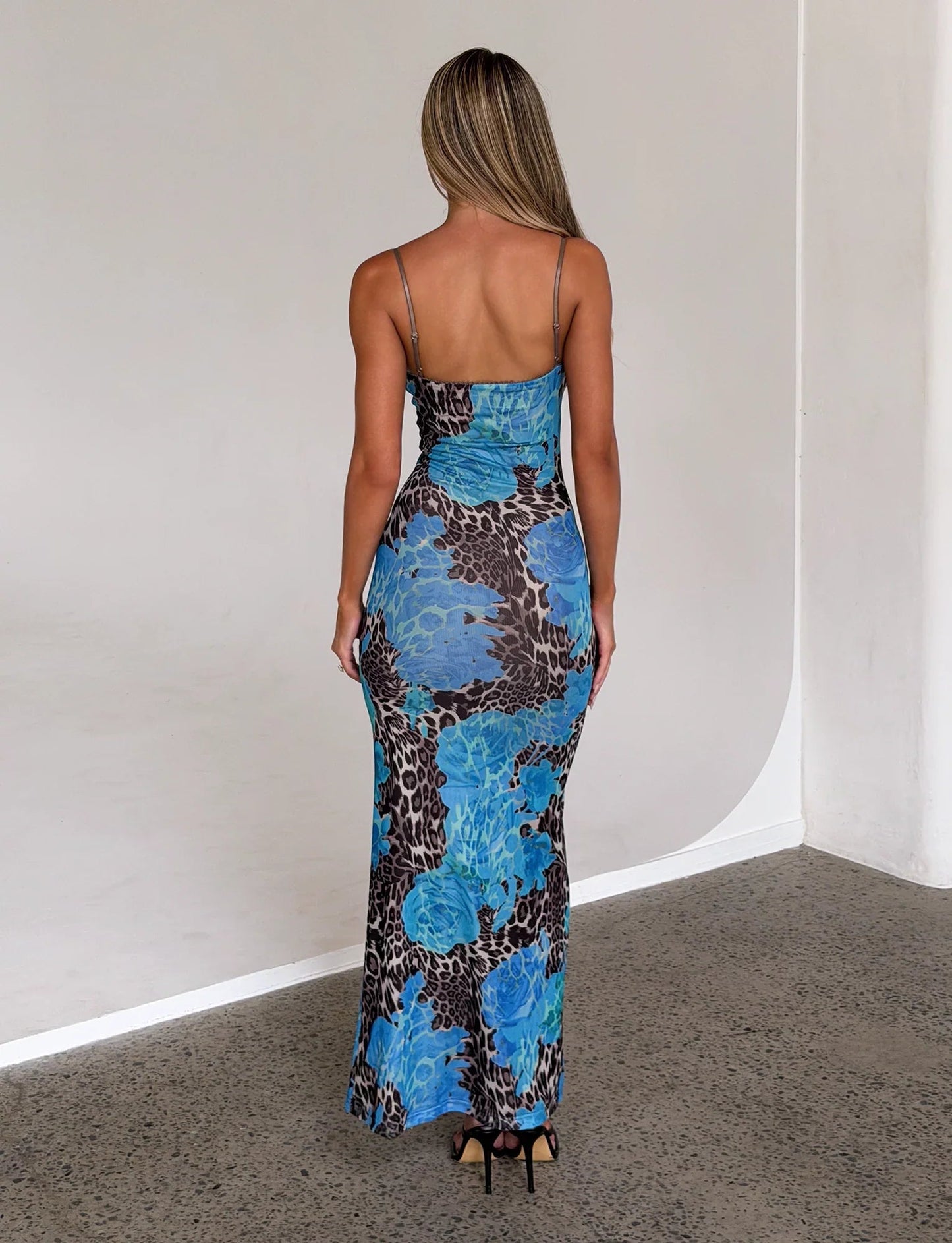 Floral bedrucktes Bodycon-Maxikleid mit Sweetheart-Ausschnitt in Blau