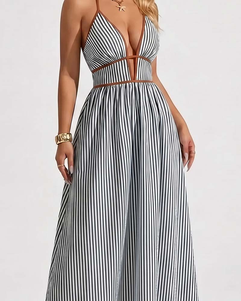 Sommerliches Damenkleid mit Streifenprint in Nahaufnahme des Oberteils