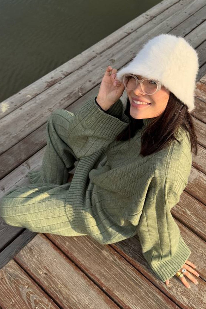 Vielseitiges Damen-Outfit aus weichem Rippstrick