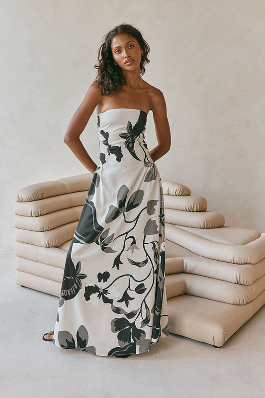Damen Musterkleid mit Printdetail in Vorderansicht
