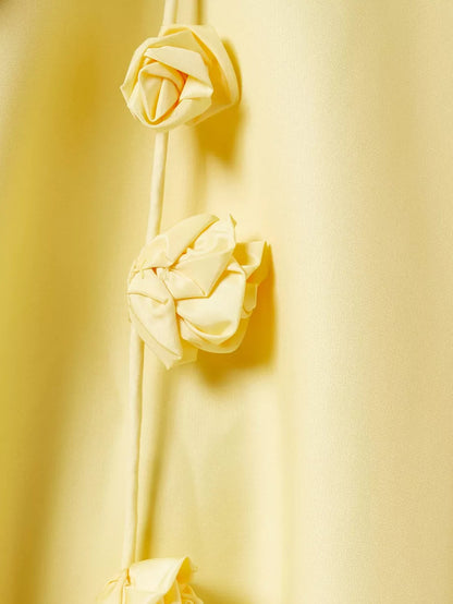 Rückenfreies Minikleid mit 3D-Rosen-Trägern Gelb
