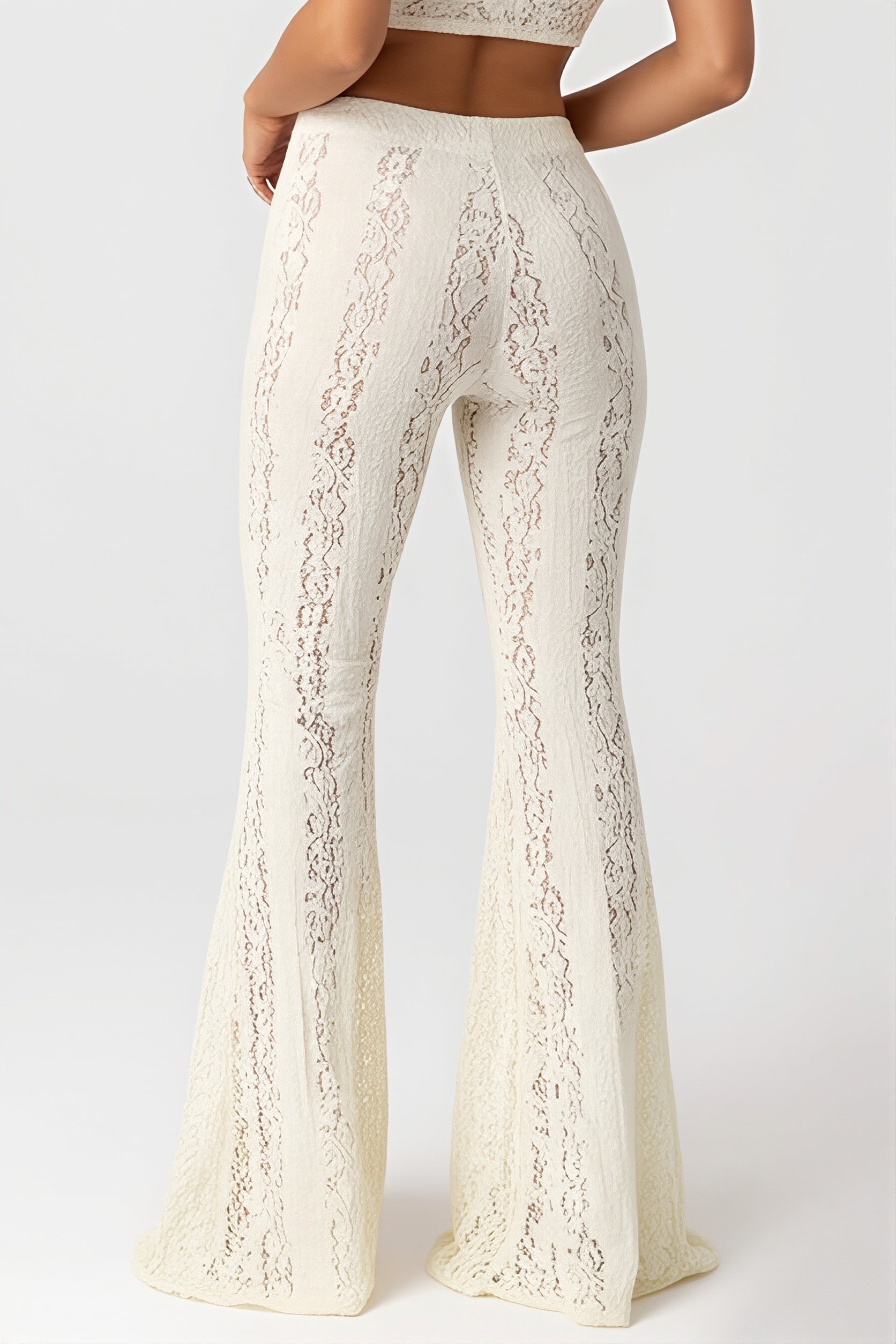 Detailansicht der Spitzenstruktur an der Damen Schlaghose