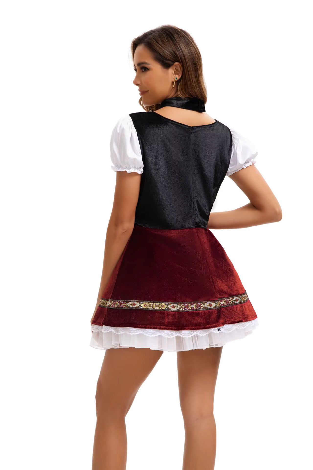 Detailansicht des Schnürmieders am festlichen Damen-Dirndl