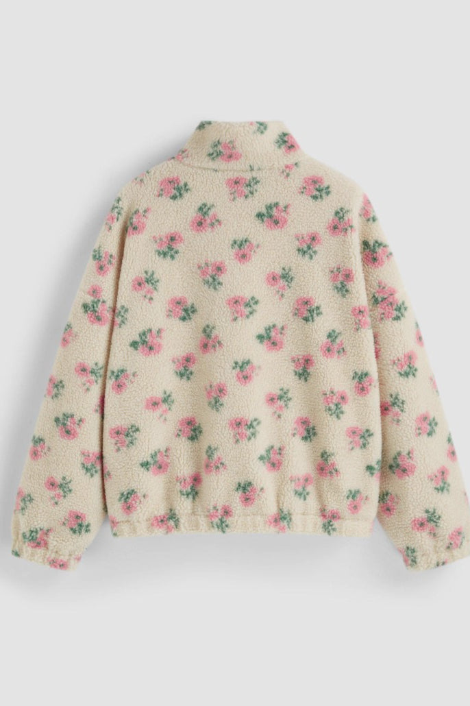 Damenjacke im Blumenmuster als gemütlicher Alltagslook
