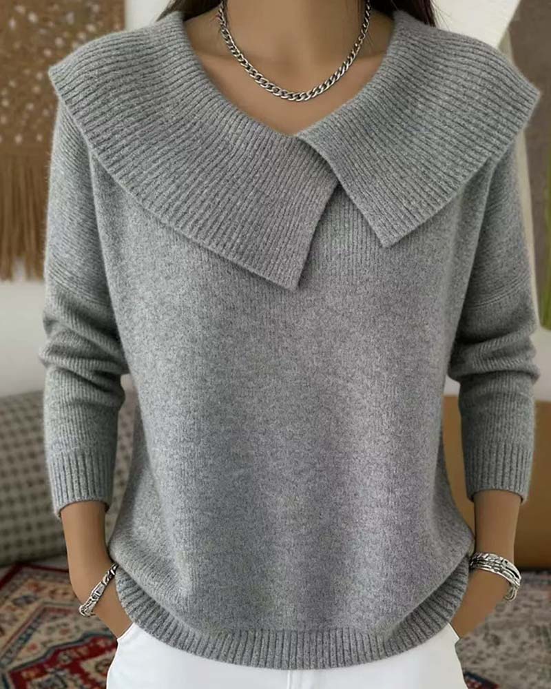 Einfarbiger Pullover mit Reverskragen und langen Ärmeln, frontal abgebildet