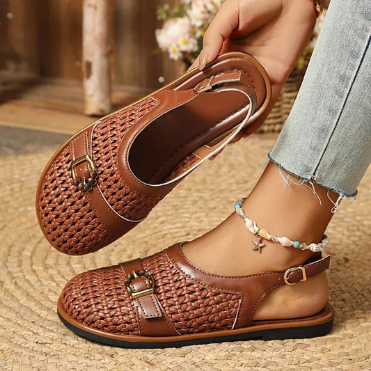Damen flache gewebte Sandalen mit Fersenriemen in seitlicher Ansicht