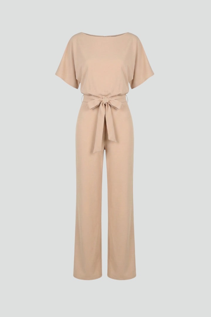 Damen Jumpsuit mit weitem Bein und Bindegürtel in Vorderansicht