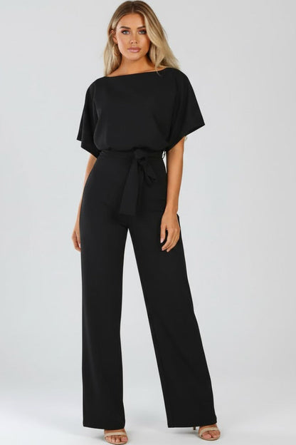 Detailansicht vom Bindegürtel am Damen Jumpsuit mit weitem Bein