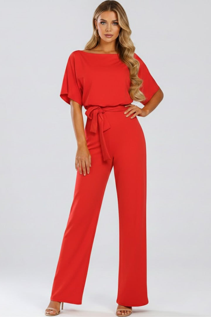 Damen Jumpsuit mit weitem Bein als stilvoller Look in voller Länge
