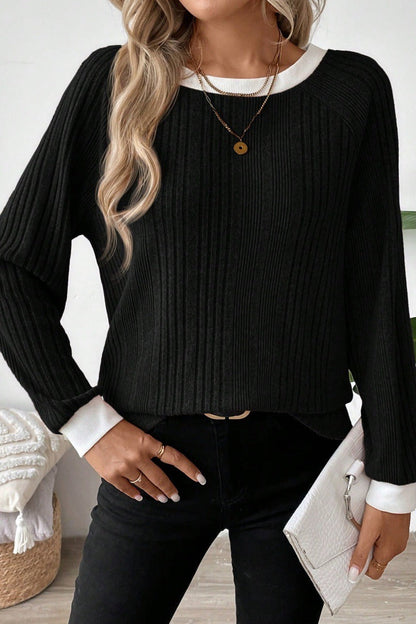 Gerippter Strickpullover Mit Kontrastbesatz Und Rundhalsausschnitt