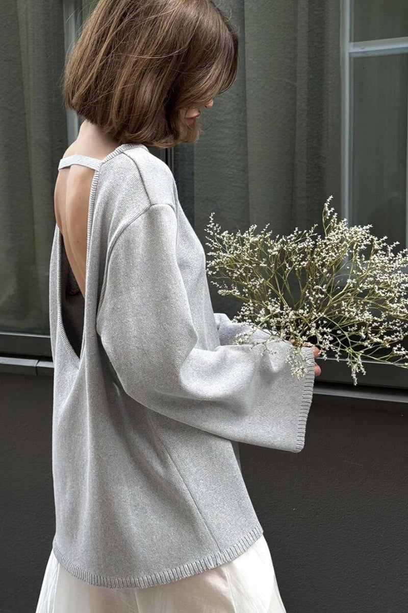Detailansicht des U-Boot-Ausschnitts am Strickpullover