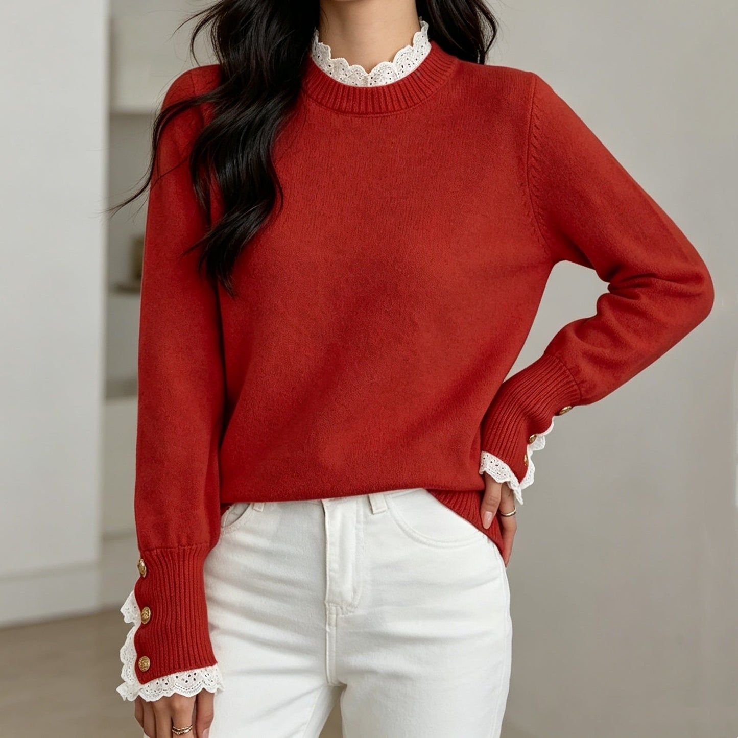 Eleganter Damenpullover aus weichem Strick mit Spitzenrand