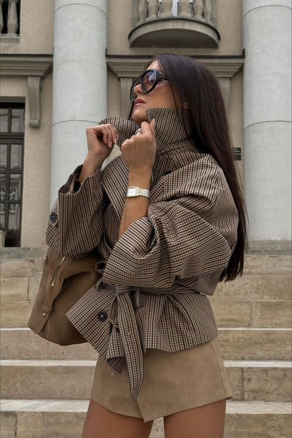 Damenjacke im Hahnentritt als eleganter Alltagslook