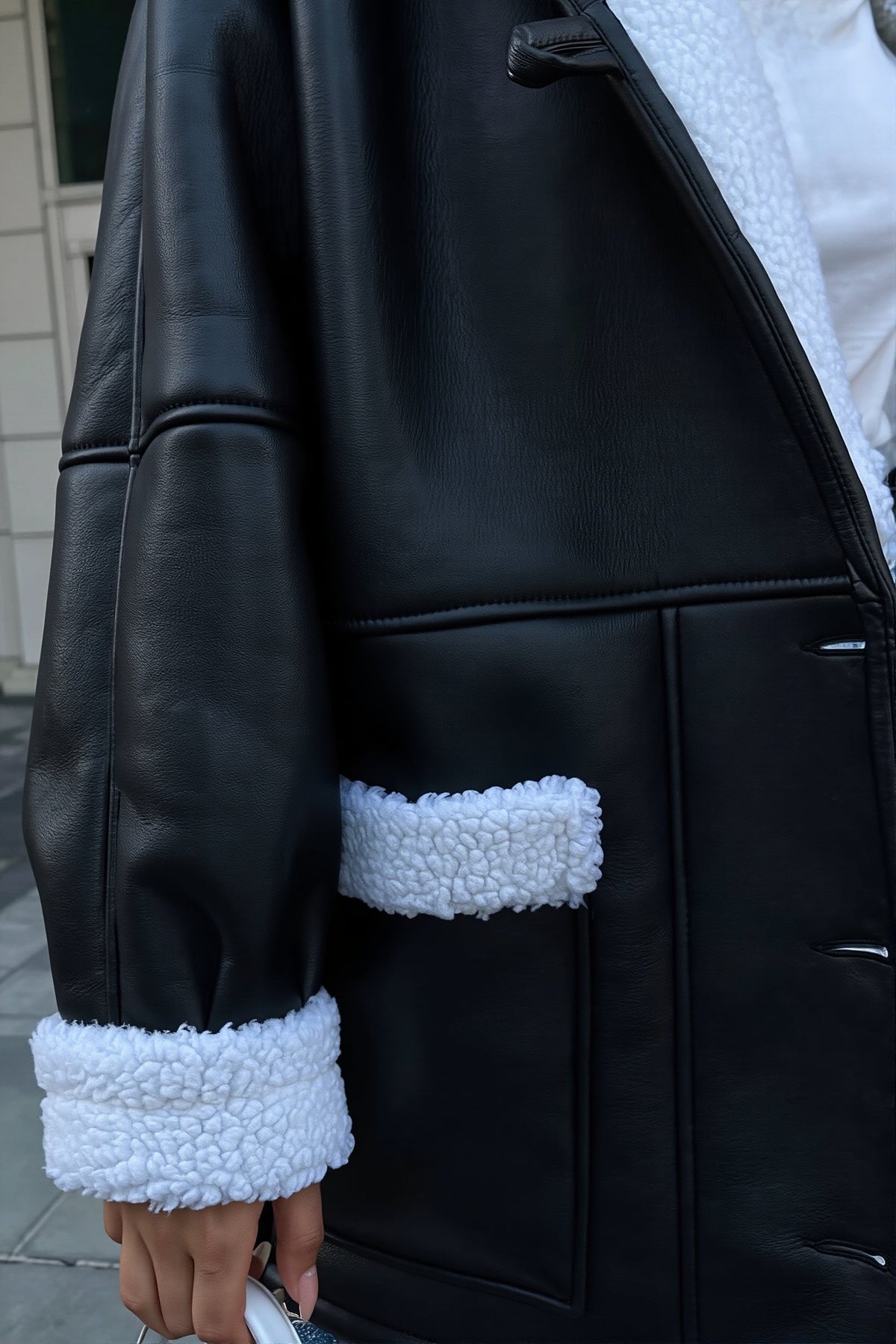 Damen-Longline-Mantel als stilvolle Ergänzung für vielseitige Outfits